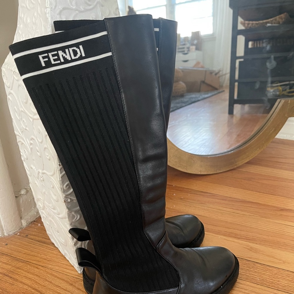 FENDI BOOTS WOMENS US SIZE 6 IN BLACK